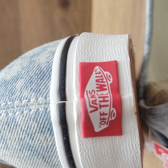 Van's Authentic Brand new. - Picture 4 of 10